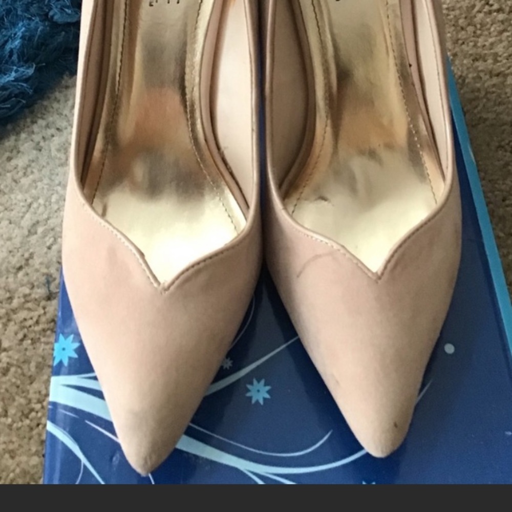 Nude point heel